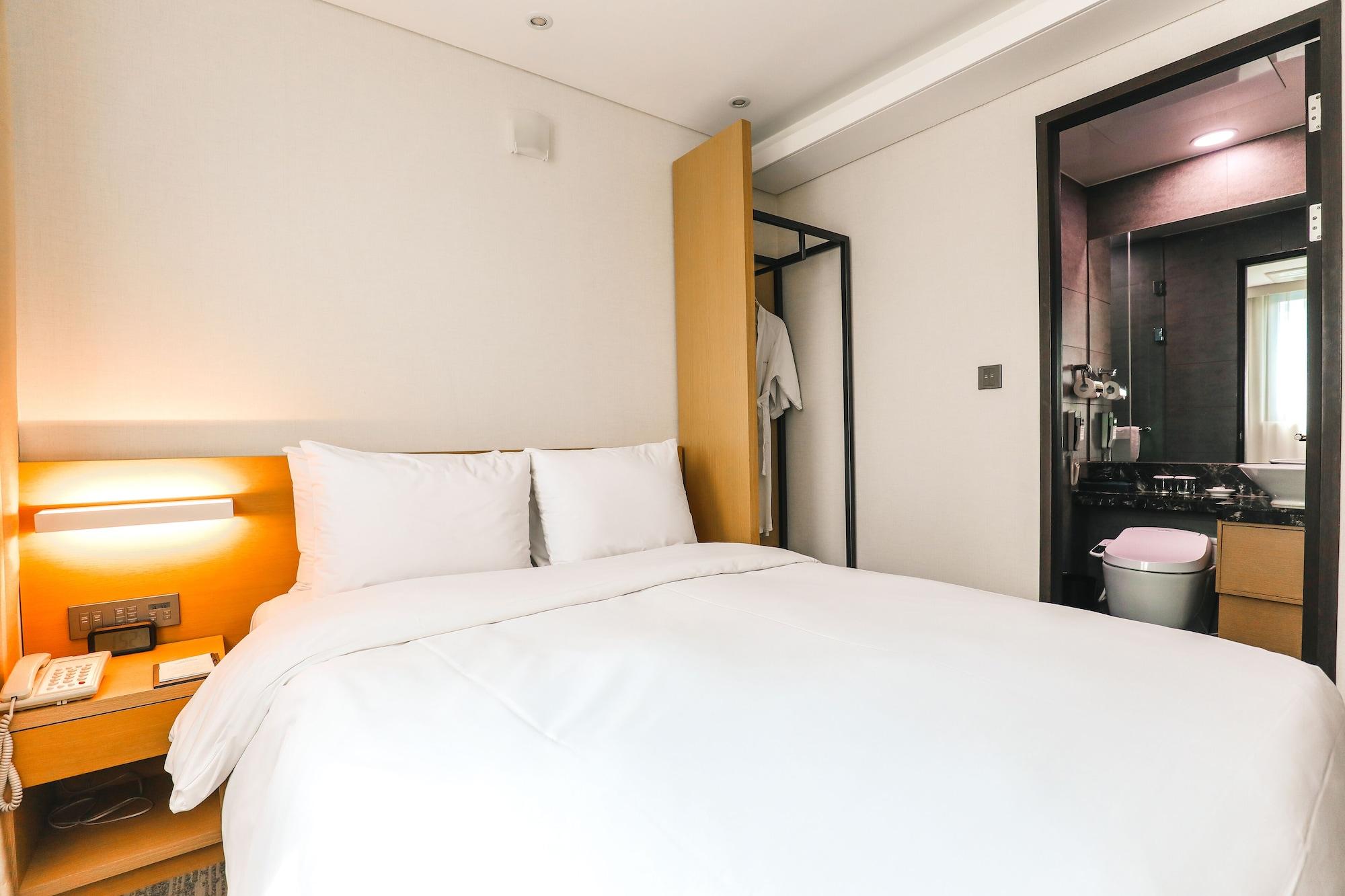 On City Hotel Чхонан Экстерьер фото