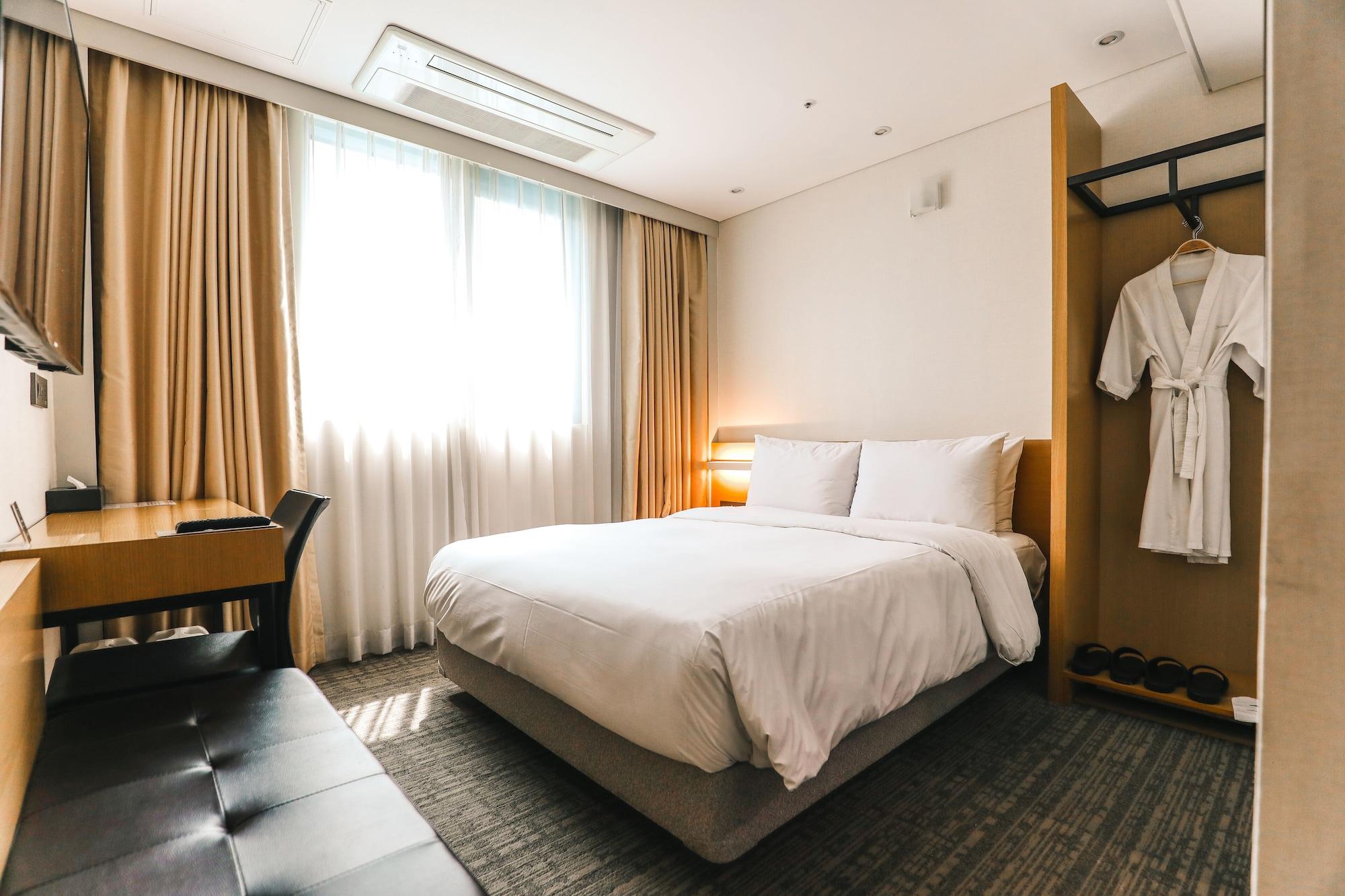 On City Hotel Чхонан Экстерьер фото